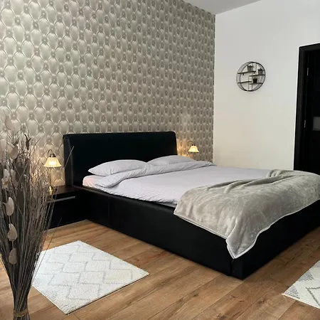 Ada's Luxury - Old *