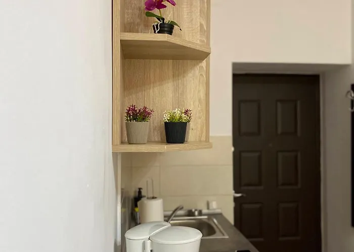 Ada's Luxury - Old *